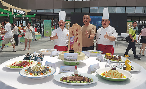 宜宾（苏州）城市购物节开幕 300多种产品亮相江苏_fororder_“冠军宴”展示现场-摄影-高学兵