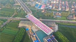 華麗轉身！G106上跨漯阜鐵路立交橋成功轉體