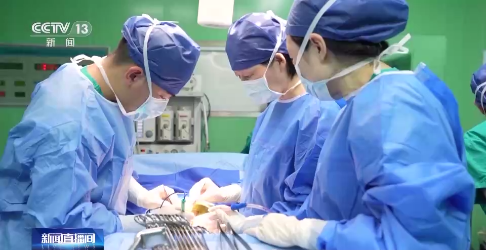 这张闪亮的“中国名片”舰行万里！看“和平方舟”再访东帝汶