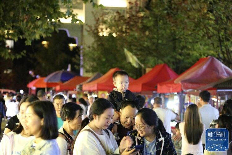 贵州六盘水：烟火气点燃凉都“夜经济”