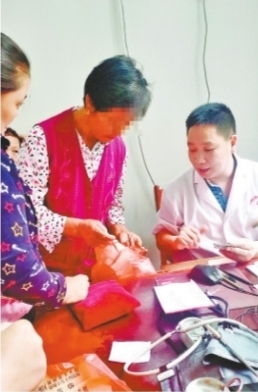 武漢新洲這位“全科醫生”日門診量超百人