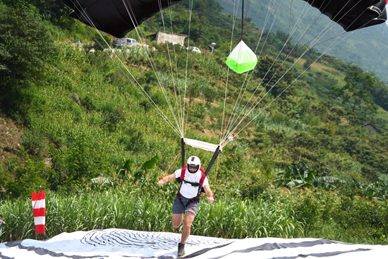 多國運動員齊聚貴州壩陵河大橋 奏響橋旅體融合樂章_fororder_DSC02957.JPG