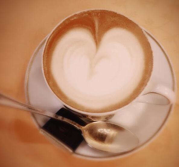 唐嫣为杨幂生日祝福：糯米妈永远十八岁