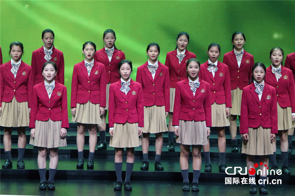 图片默认标题_fororder_1 澳门菜农子弟学校合唱歌曲《春天的故事》。肖中仁摄