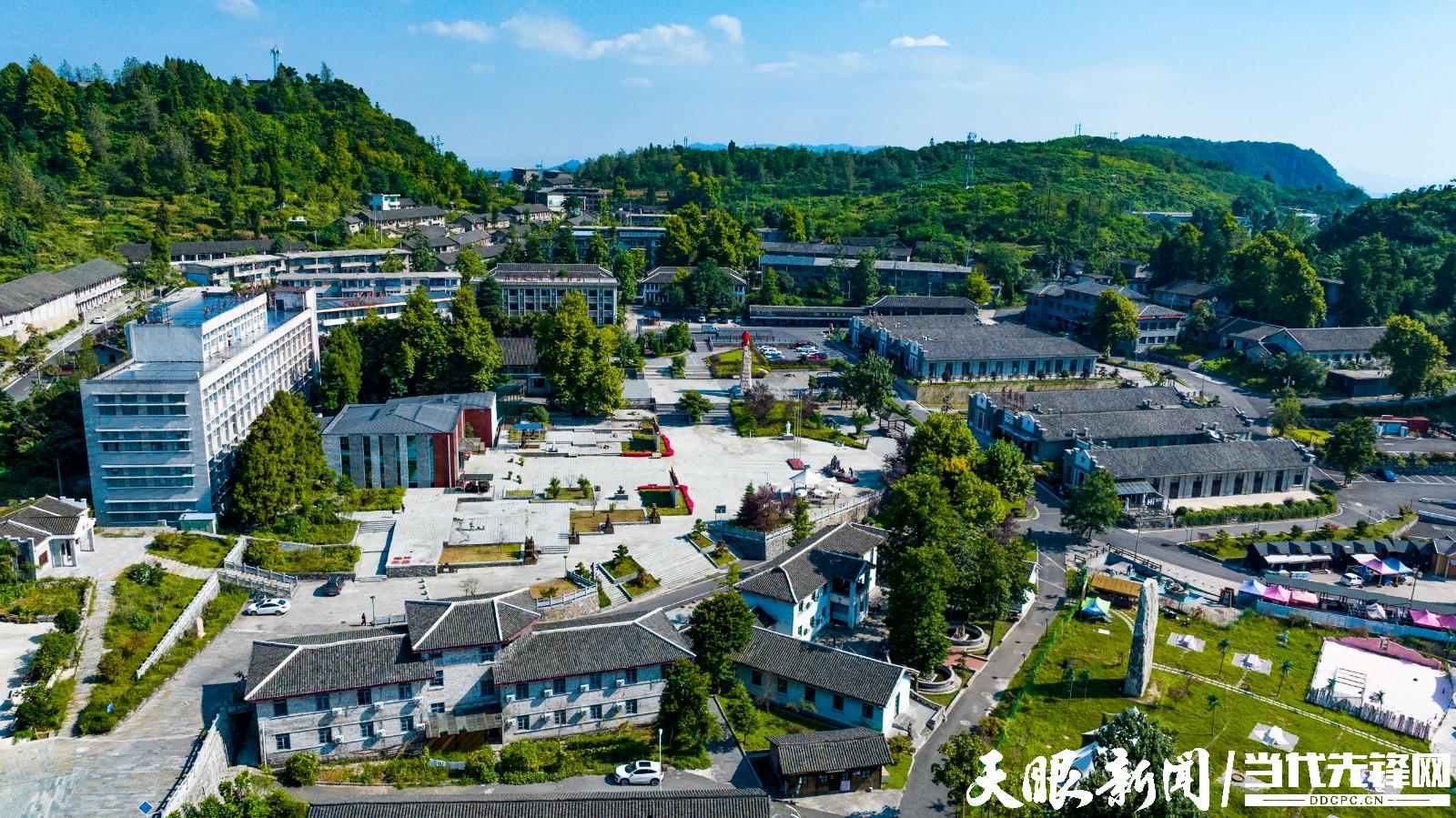 铜仁朱砂古镇：“红山”变“金山”美景如画来