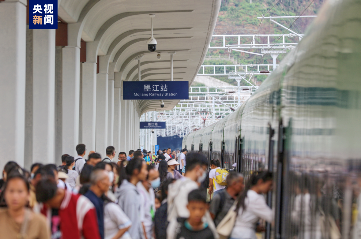 中老铁路开通20个月  发送旅客超1900万人次 货物2300多万吨