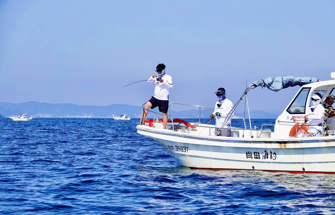 大连：海钓赛手，抛竿竞技