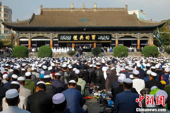 青海穆斯林民众喜迎古尔邦节组图