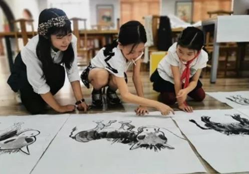 瀋陽岐山一校學生赴京繪製《我愛祖國——遼寧卷》水墨長卷