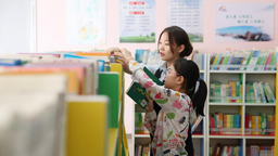 沧州市新华区：一日图书管理员 培树阅读好习惯