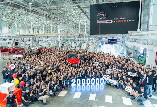 第200万辆车下线 特斯拉上海超级工厂迎来又一里程碑_fororder_image002