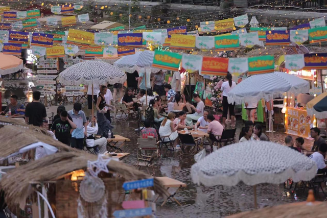 浙江义乌：这里的夜市“国际范”