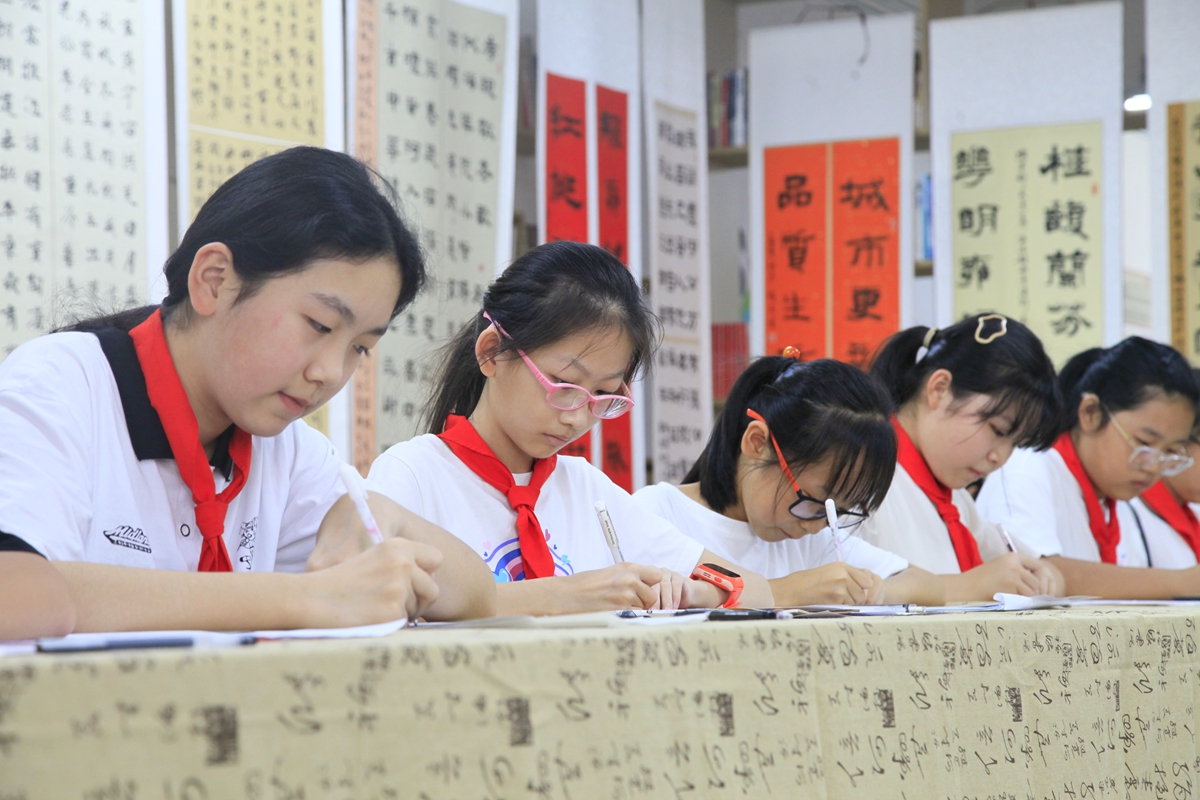 图片默认标题_fororder_学生认真临摹作品 摄影 刘红伟