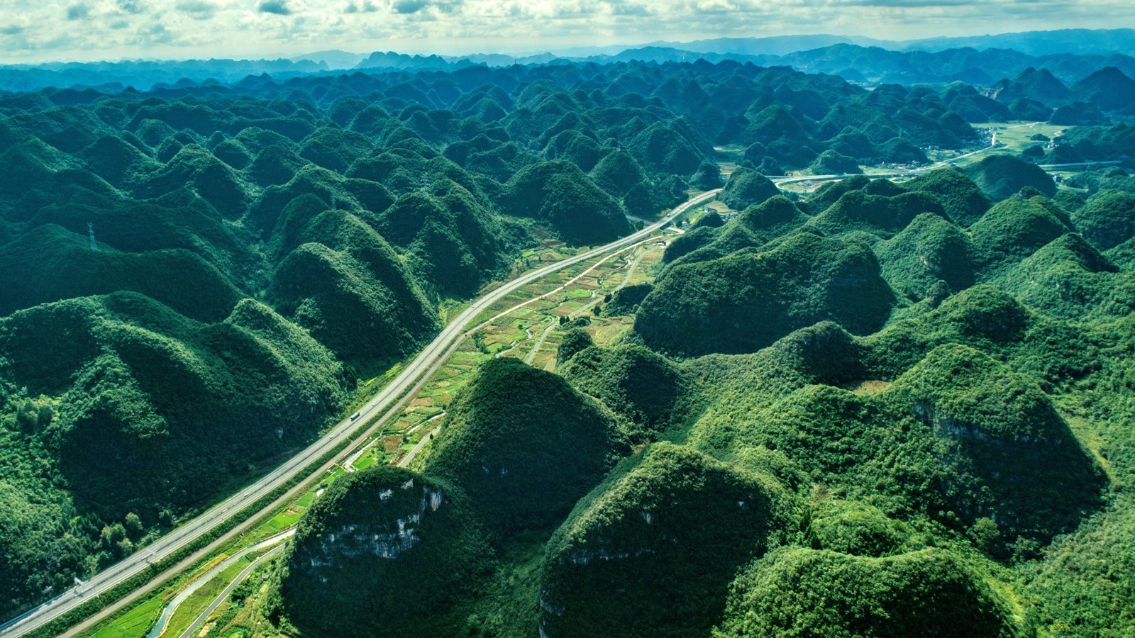 贵州交通再突破！兴义环城高速荣获全球道路成就奖