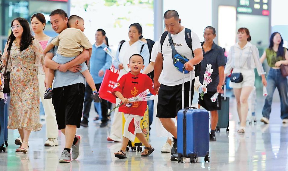 暑期旅遊雲南鐵路單日發送旅客屢超40萬人次