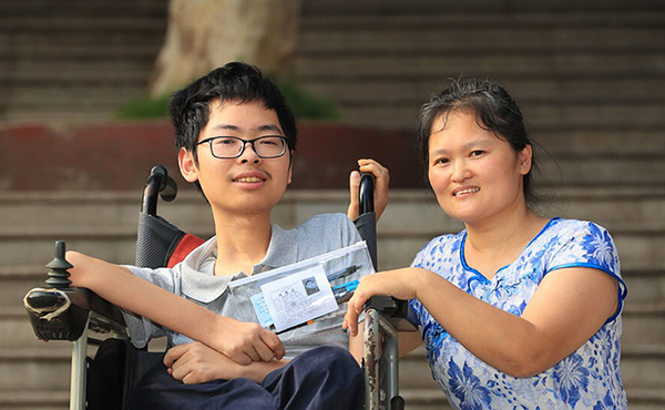 自贡贡井区：“渐冻少年”杨杰的非凡求学人生路_fororder_5杨杰对未来充满希望