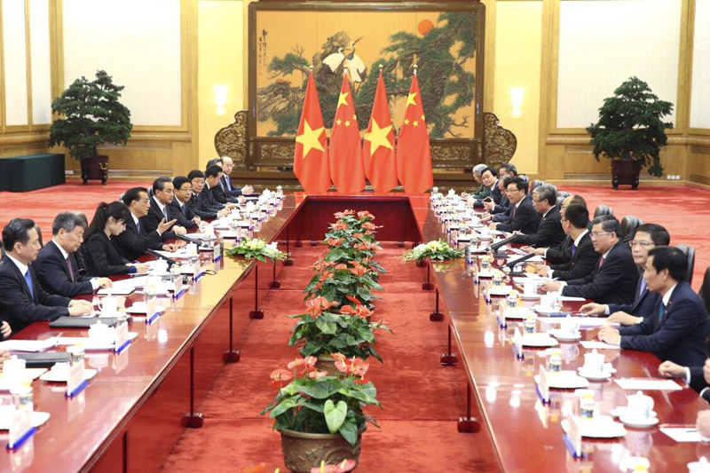 李克強同越南總理阮春福舉行會談