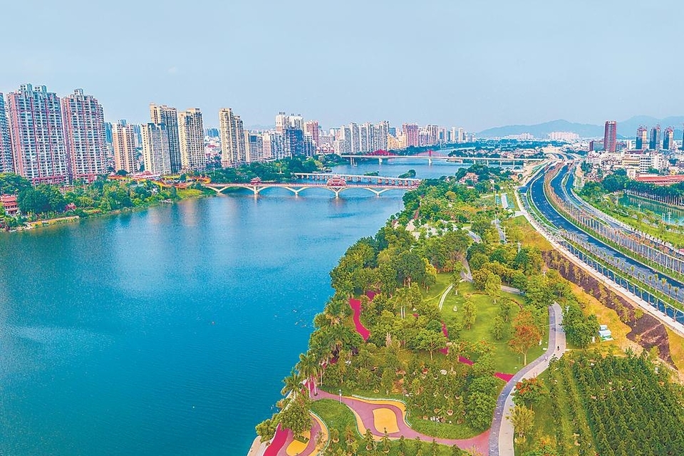 福建徜徉山水间走在幸福中