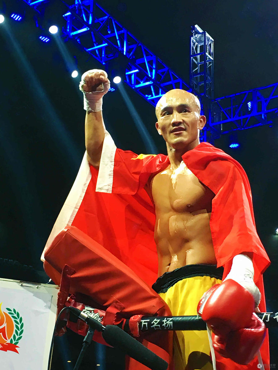 高清：日本空手道高手叫嚣一龙  反遭一龙狂虐