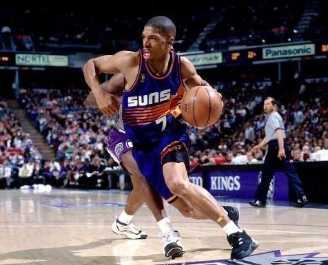 被群殴的不只有吴悠！一人惨遭乔丹科比痛扁