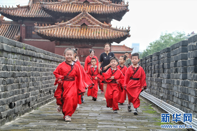 沉浸式探寻古迹 萌娃研学漫游岱庙_fororder_02