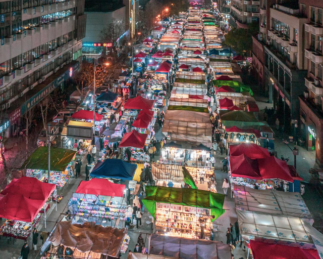 浙江义乌：这里的夜市“国际范”
