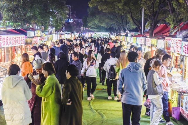 浙江义乌：这里的夜市“国际范”