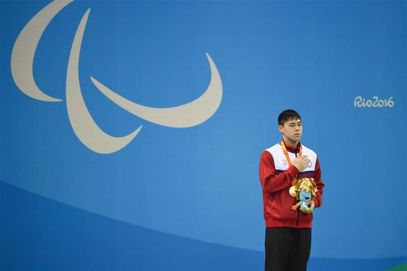 梁振英祝賀香港代表團在裏約殘奧會奪牌