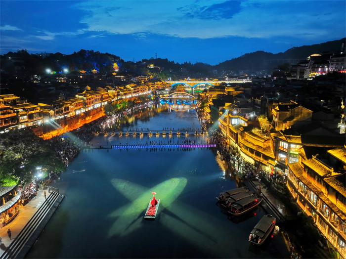 湖南凤凰：古城夜景醉游人_fororder_4