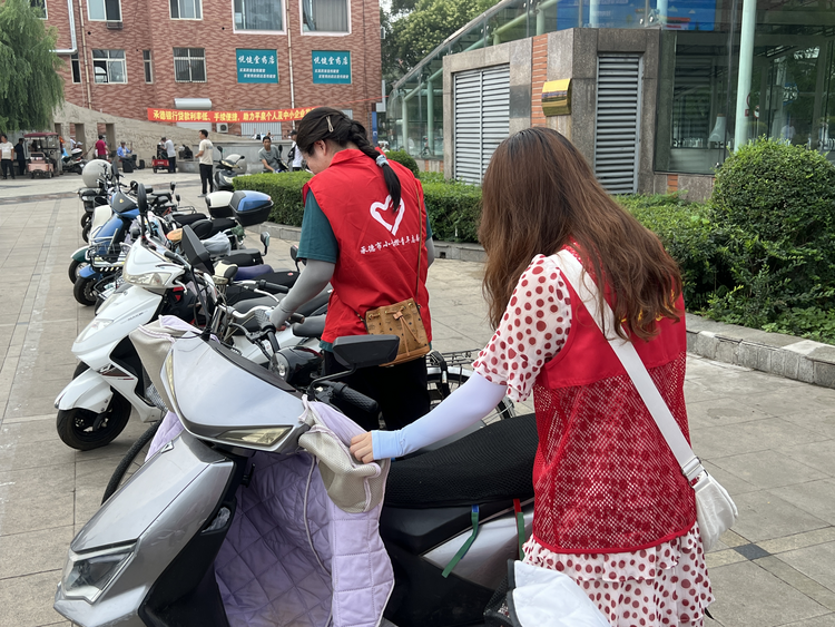 河北平泉：返乡实践大学生助力文明城市创建_fororder_图片19