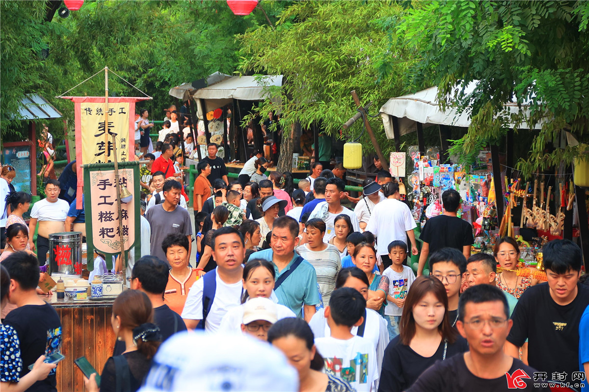 河南开封：暑期旅游“火”力十足_fororder_472877