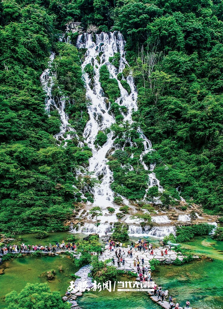 乘着贵南高铁寻美荔波｜踏瀑戏水，万池清波喜迎贵客