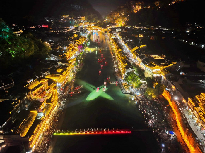 湖南凤凰：古城夜景醉游人_fororder_5
