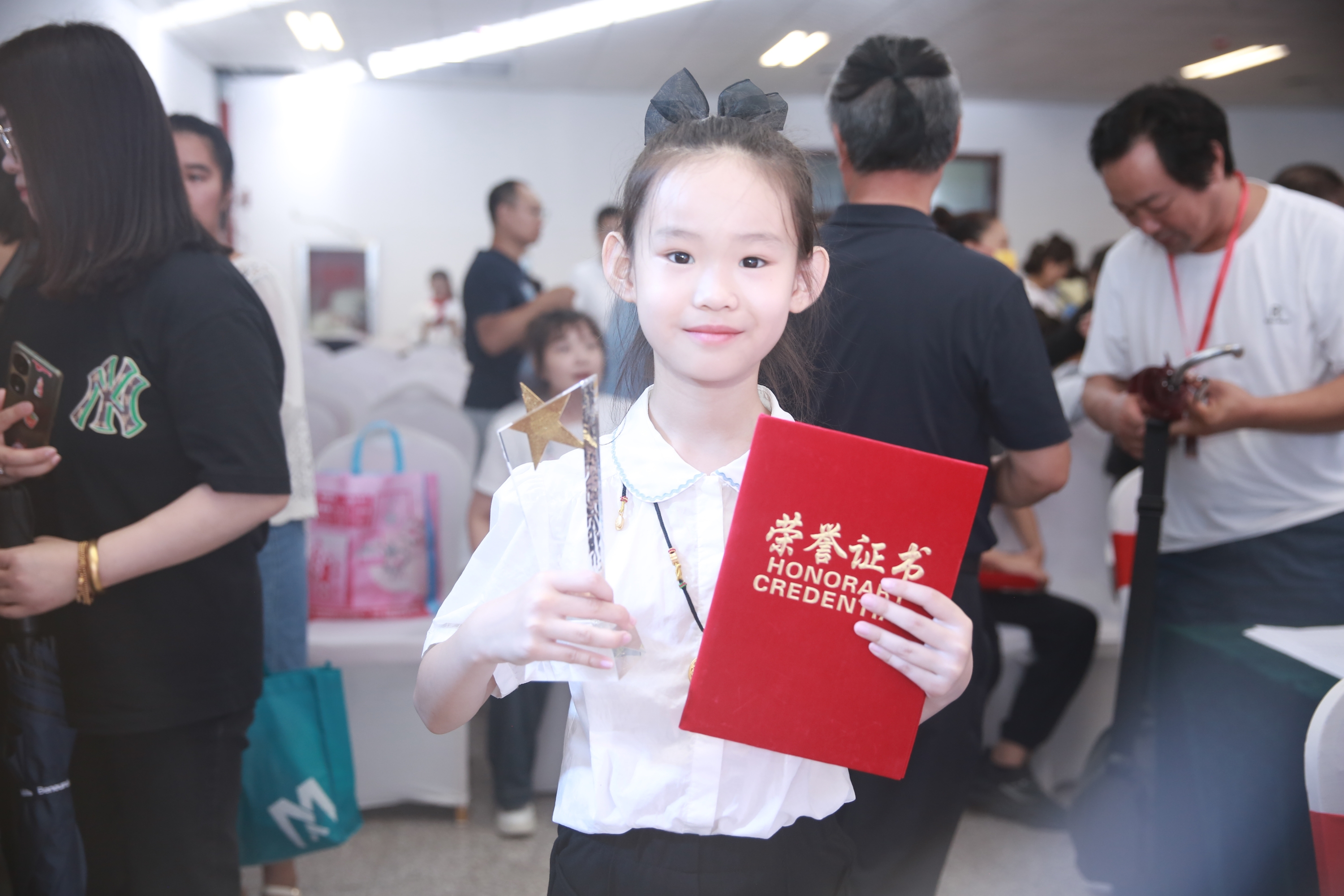 河北定兴： 数百佳作点亮少儿书画大赛_fororder_003.JPG