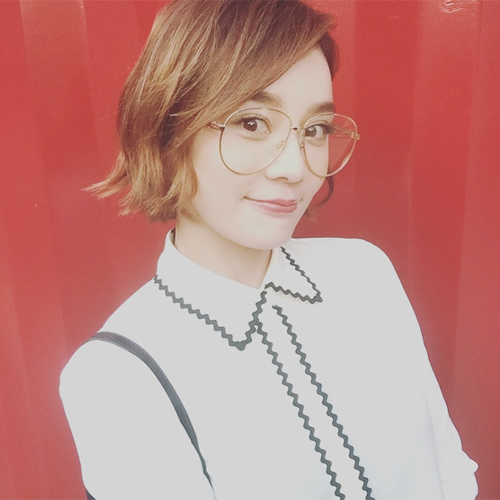 刘诗诗宋茜唐嫣的眼镜妆，时髦又好看