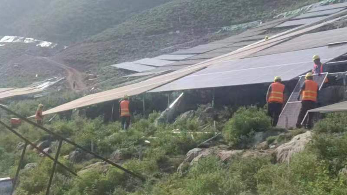 图片默认标题_fororder_工人师傅调试安装 摄影 段成南