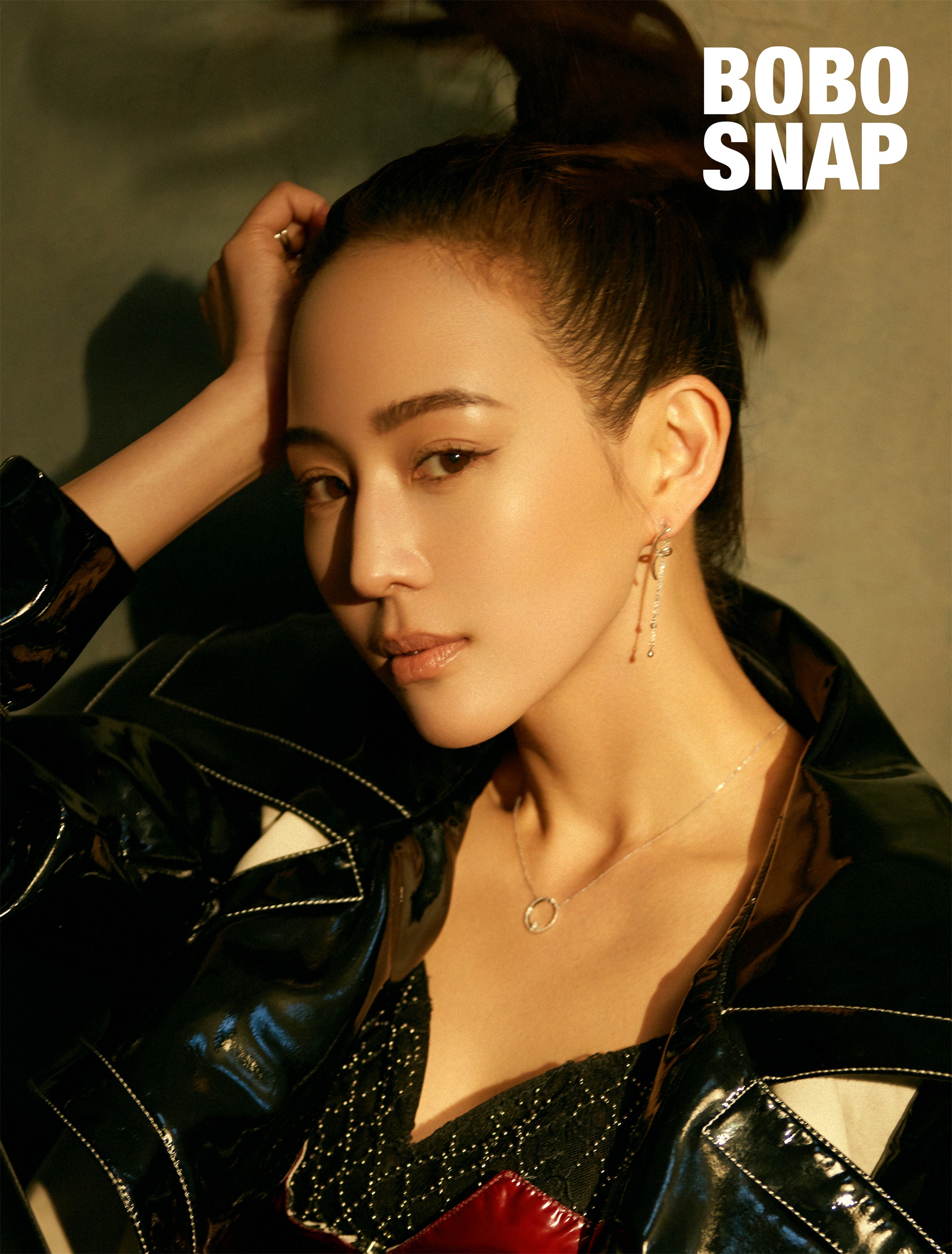 张钧甯杂志大片曝光 玩转现代高级时尚感