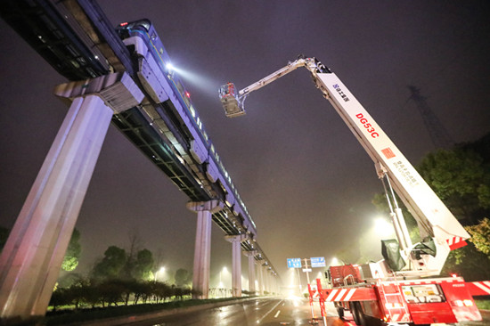 【法制安全】重庆大渡口消防支队开展高空救援应急演练