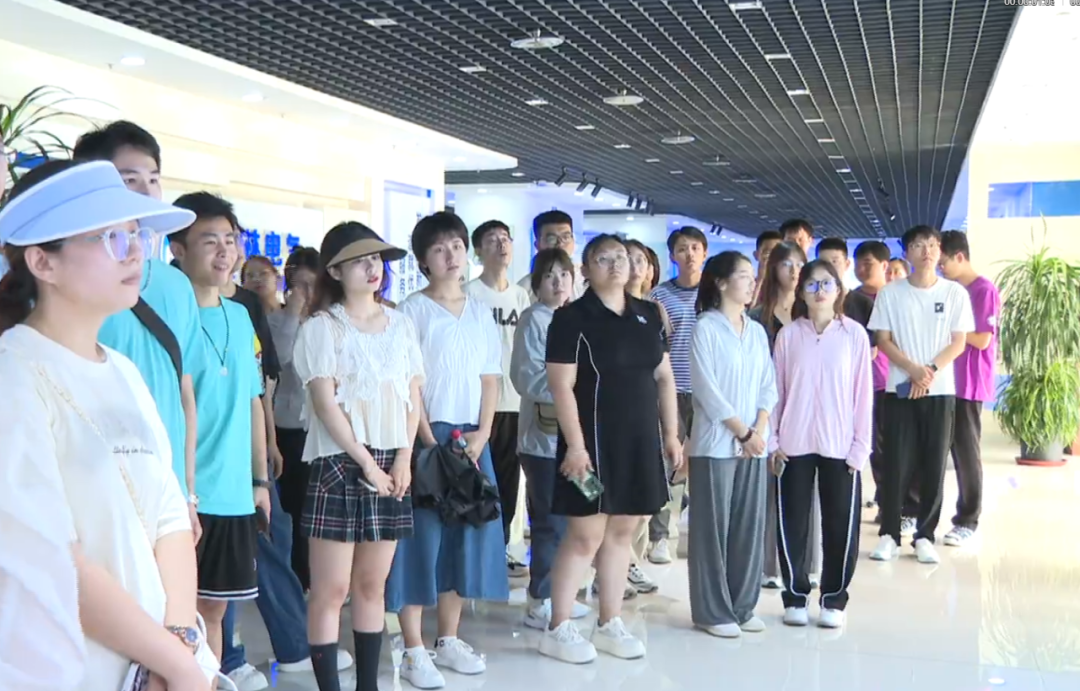 游鹿泉 进名企  看发展 石家庄市鹿泉区组织开展高校学子暑期行活动_fororder_图片1