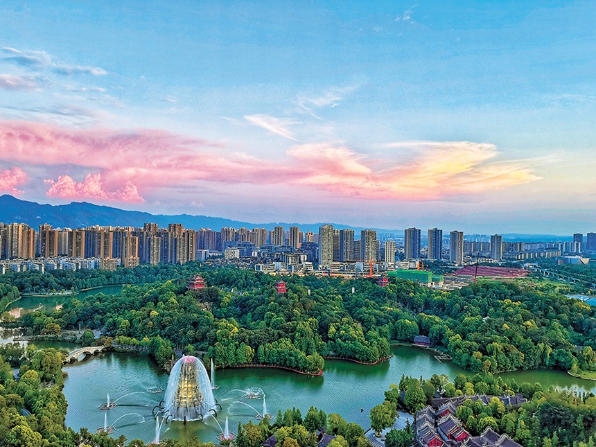 重庆璧山：彩霞映湖 景入画来