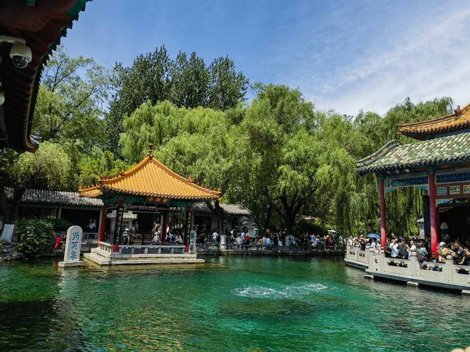 “泉城”济南：“千泉竞喷”惹人爱_fororder_01