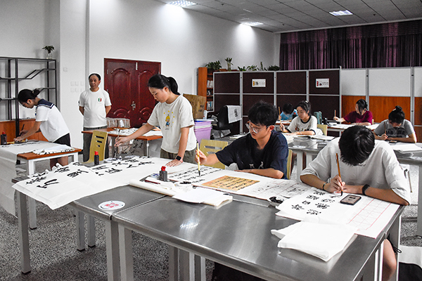 文化传承 强国有我 自贡市积极备战全省第二届青少年书画传习大会_fororder_3培训现场（摄影-赵丽）