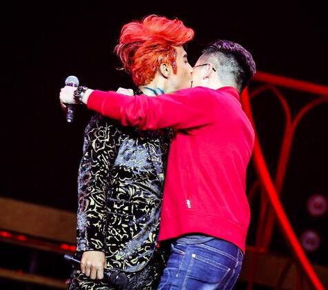 小虎队陈志朋献吻苏有朋 凌晨为其庆生(图)