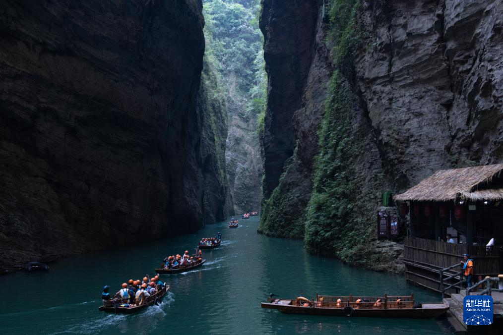 湖北鹤峰：峡谷探幽