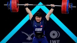 勇奪兩金，劉煥華取得中國男舉大級別重大突破