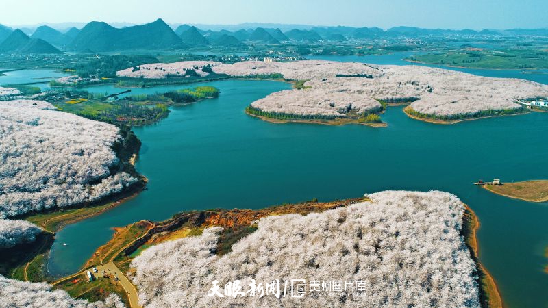 貴州：天藍水碧生態美