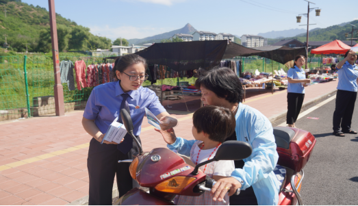 （原創）河北灤平：大篷車在潮河沿岸村莊普法宣講生態美_fororder_灤平首個“全國生態日”法治宣傳604