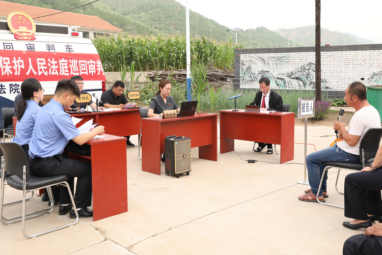 河北圍場：生態巡迴審判 保護環境資源_fororder_案件審理現場。李曉娜 攝