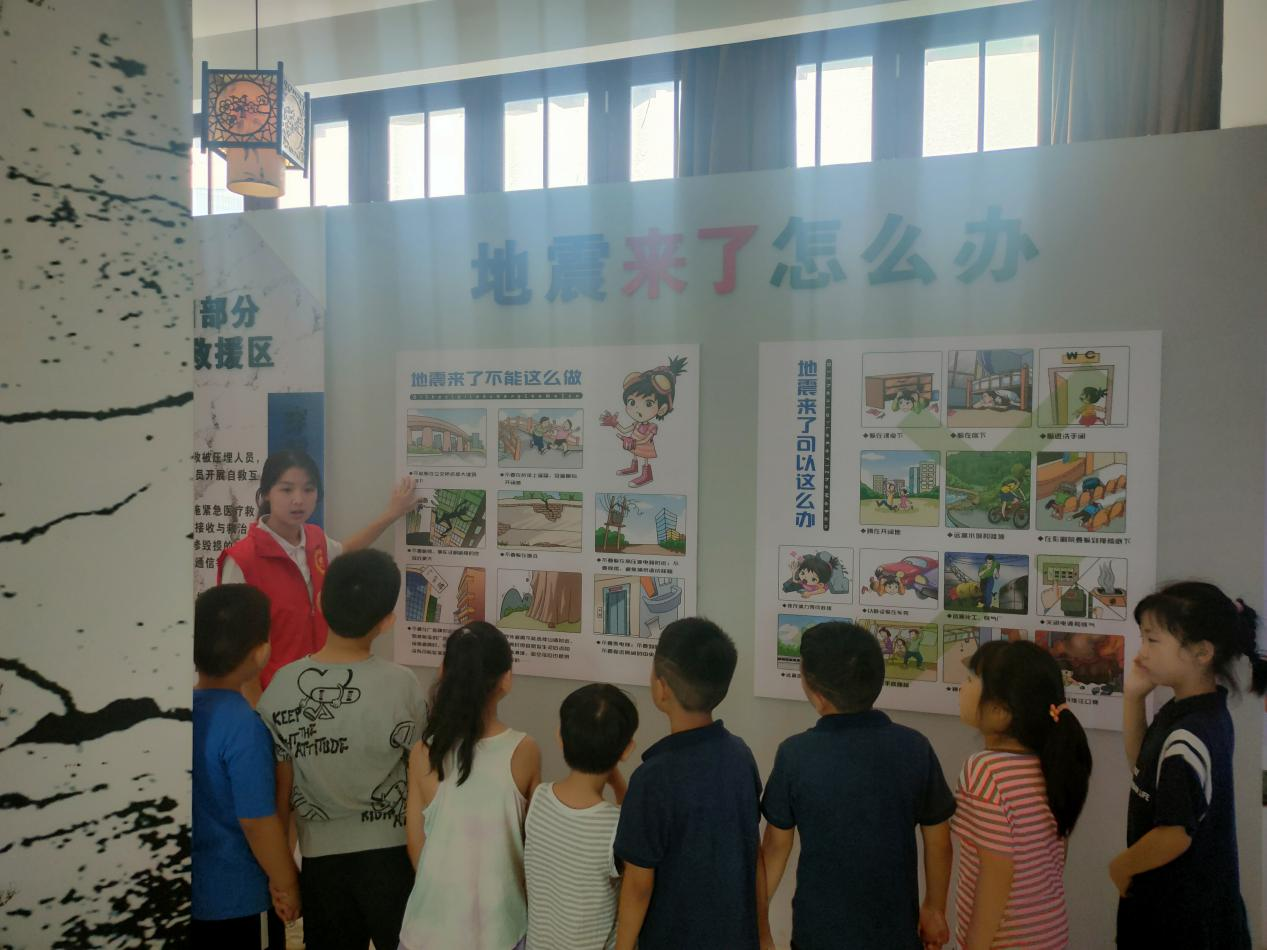 В центре популяризации научных знаний в районе Юйхуа города Шицзячжуан дети получили знания  землетрясения_fororder_图片1