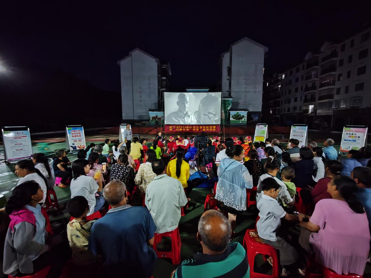 湖南新宁举办红色电影展播暨扫黄打非进瑶乡宣传活动